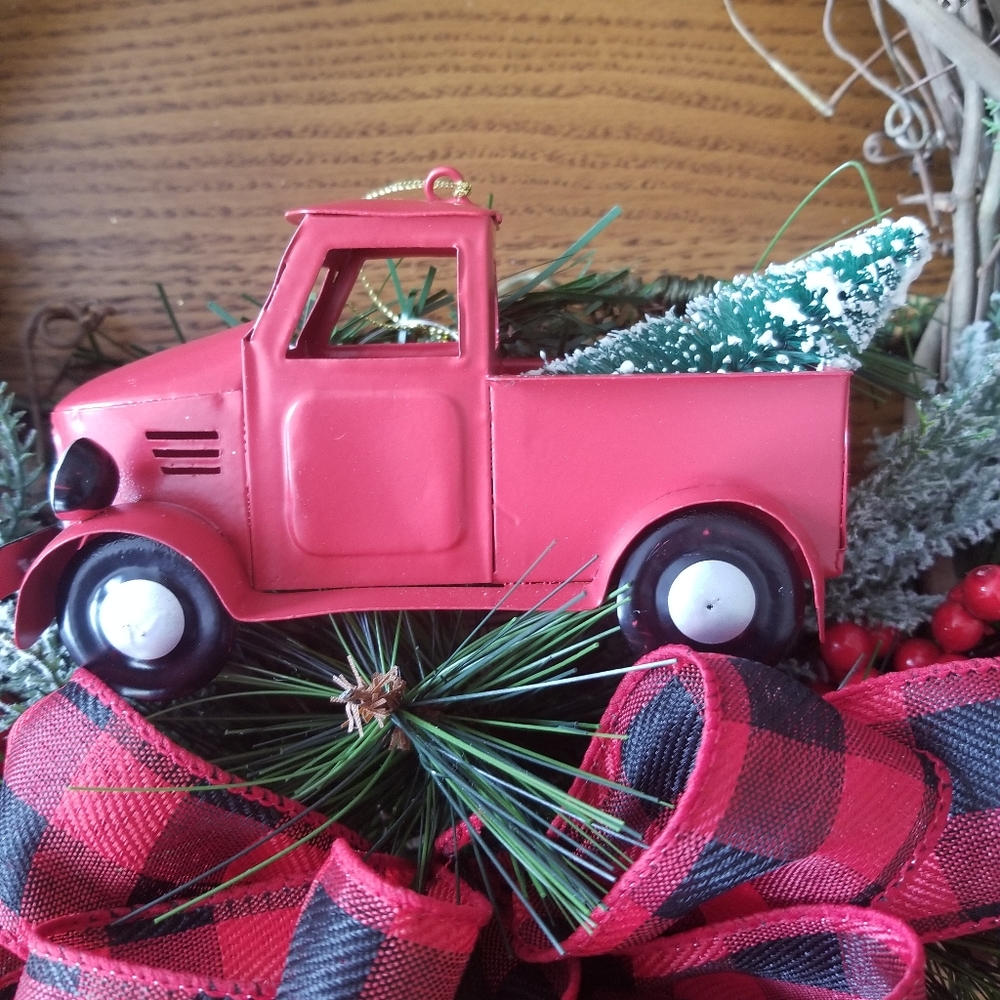 Handmade Christmas buffalo plaid Truck wreath - Picture 2 of 3